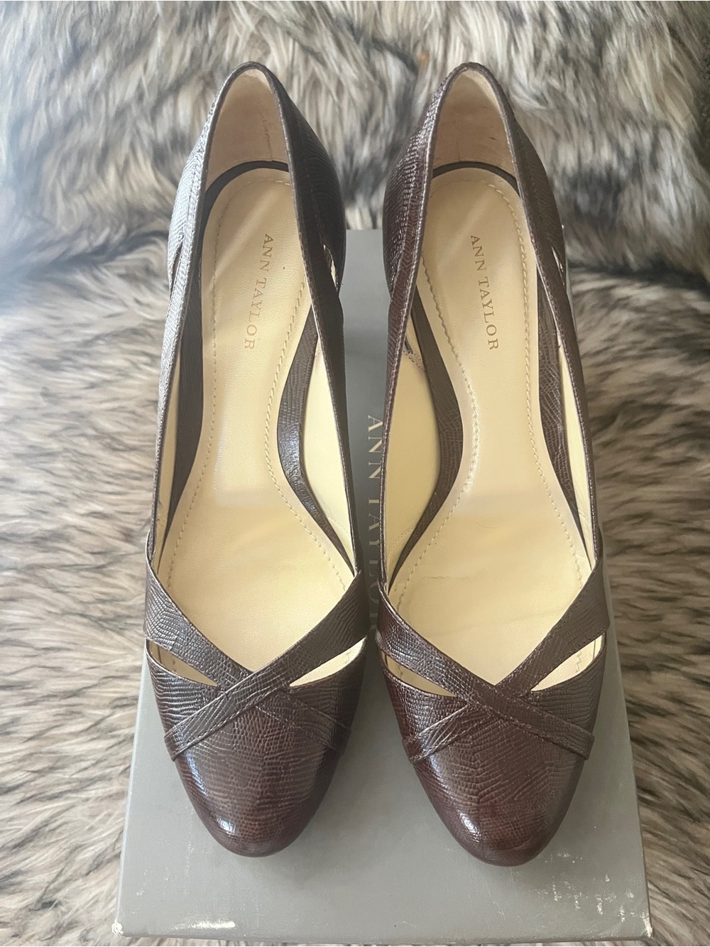 Ann Taylor Women's Brown Leather Pumps size 8M
